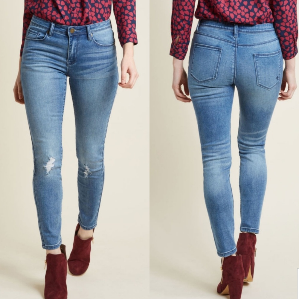 NWOT Modcloth Ripped Knee Skinny Jeans